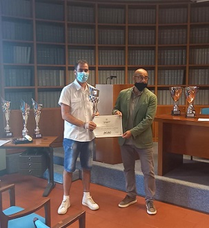 favali_valerio_consegna_coppa_italia_acipisa
