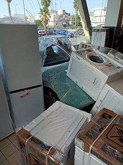 auto entra negozio conad
