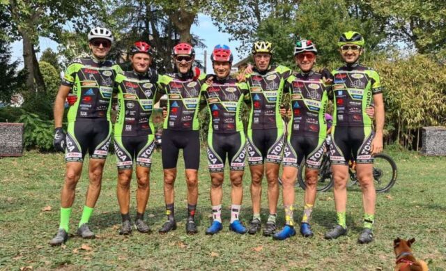 Mtbsan 08092022 gli atleti del team prima della partenza della 6H