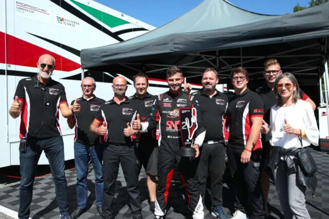 SVC Amadio tutto a sx e Strignano al centro con la squadra Vallelunga pcci2022