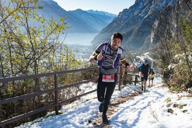 Passaggio 2019 in quota con la neve e il lago sullo sfondo
