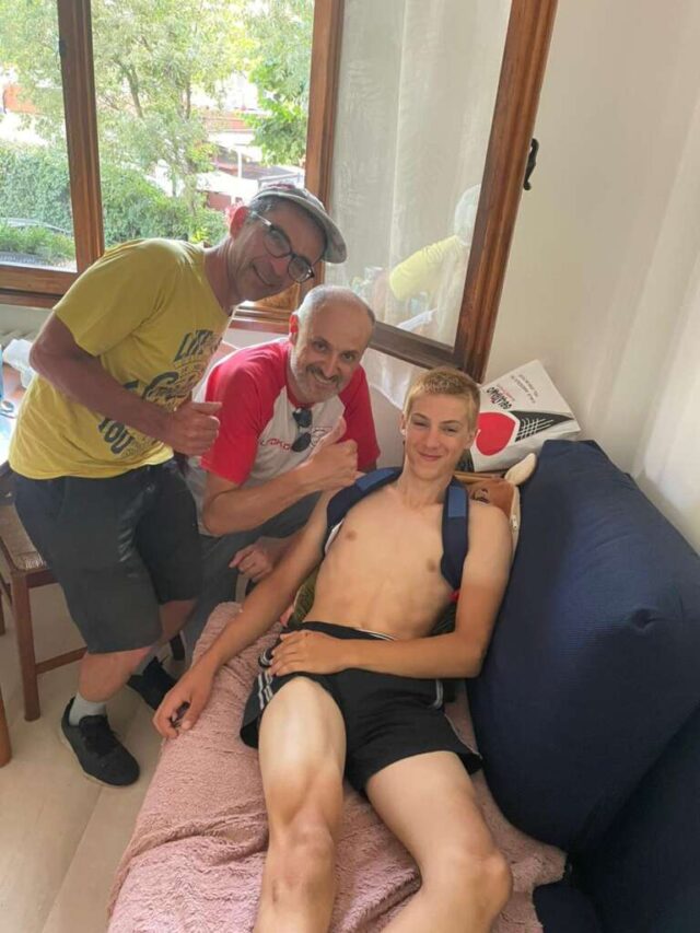 Osadchyi con tutore, insieme a diesse Ori e presidente Rivi