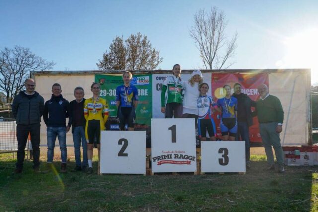 CIG Ciclocross 30122023 premiazione donne allieve elisa corradetti