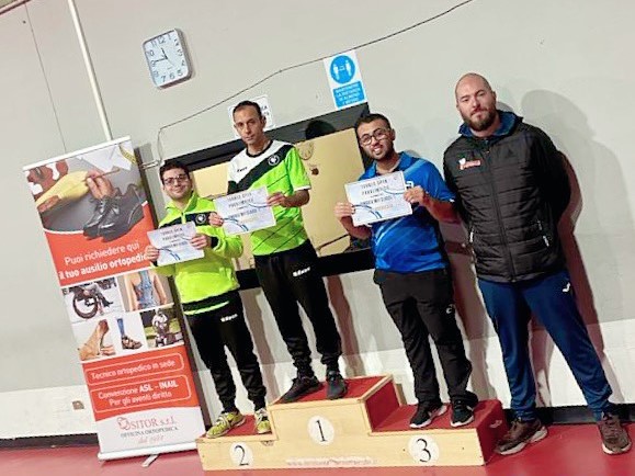 podio classe 11 paralimpica con Picciau, Sebis, Cuccu e l'organizzatore Ferrero