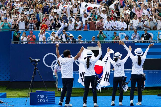 Le coreano esultano dopo il 10° oro consecutivo