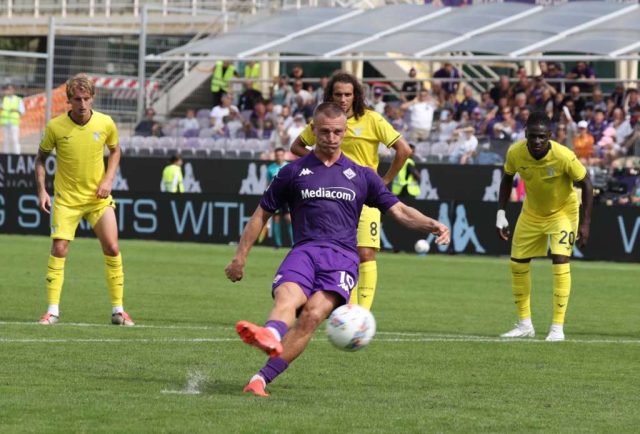 La Viola vola: Gudmundsson regala il primo successo di stagione La Viola vola: Gudmundsson regala il primo successo di stagione