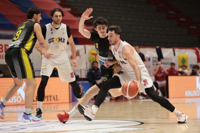 Basket, Serie B: T Tecnica sempre più seconda: battuto il San Severo Basket, Serie B: T Tecnica sempre più seconda: battuto il San Severo