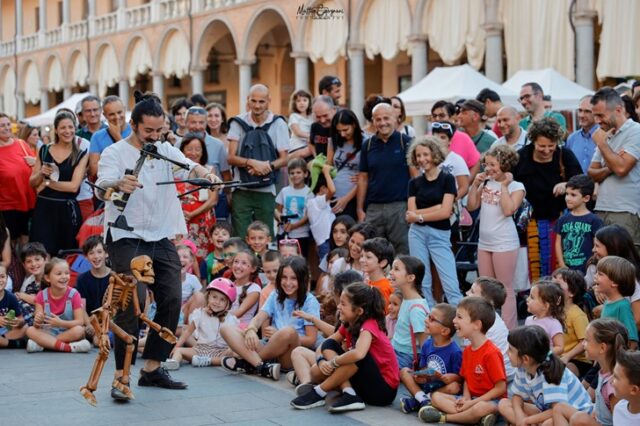 A teatro nessuno è straniero A teatro nessuno è straniero