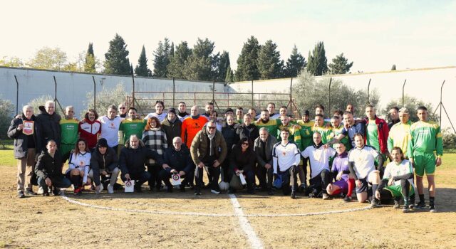 Calcio e solidarietà al carcere “Gozzini” di Firenze: in campo giornalisti e detenuti Calcio e solidarietà al carcere “Gozzini” di Firenze: in campo giornalisti e detenuti