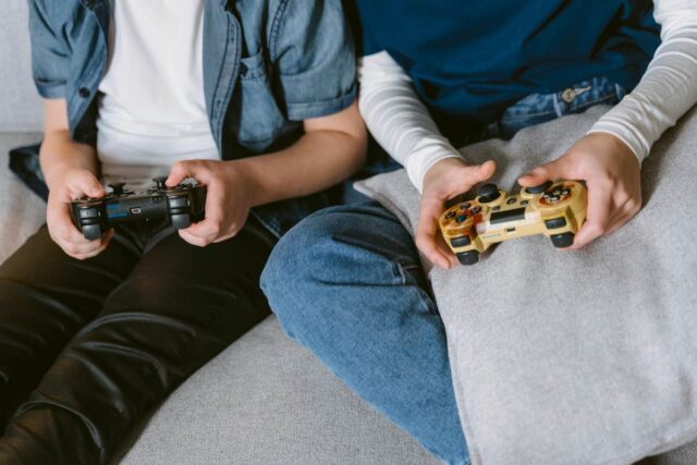 pexels-tima-miroshnichenko-7047301 Videogame: come funzionano le modalità multiplayer online?