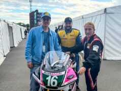 Brad Pitt nel paddock di Andrea Majola al Tourist Trophy Andrea Majola